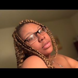 Meet your Posher, Elise